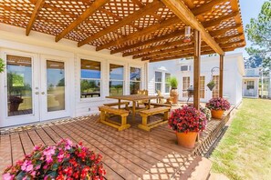 Cottage, 5 Bedrooms | Balcony