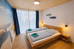 2 bedrooms, travel cot, free WiFi, bed sheets