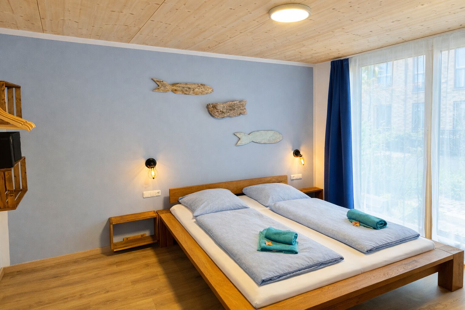 2 bedrooms, travel crib, free WiFi, bed sheets