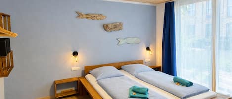 2 bedrooms, travel crib, free WiFi, bed sheets