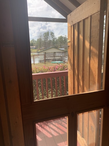 The Tiny Cabin! Lake Seminole! Waterfront! Fishing! Nice dock with lift!