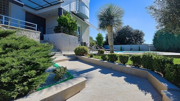 Villa | Exterior
