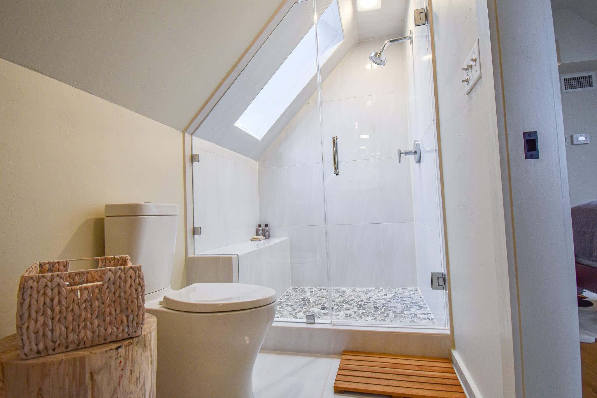 Shower, hair dryer, towels, shampoo
