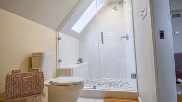 Shower, hair dryer, towels, shampoo