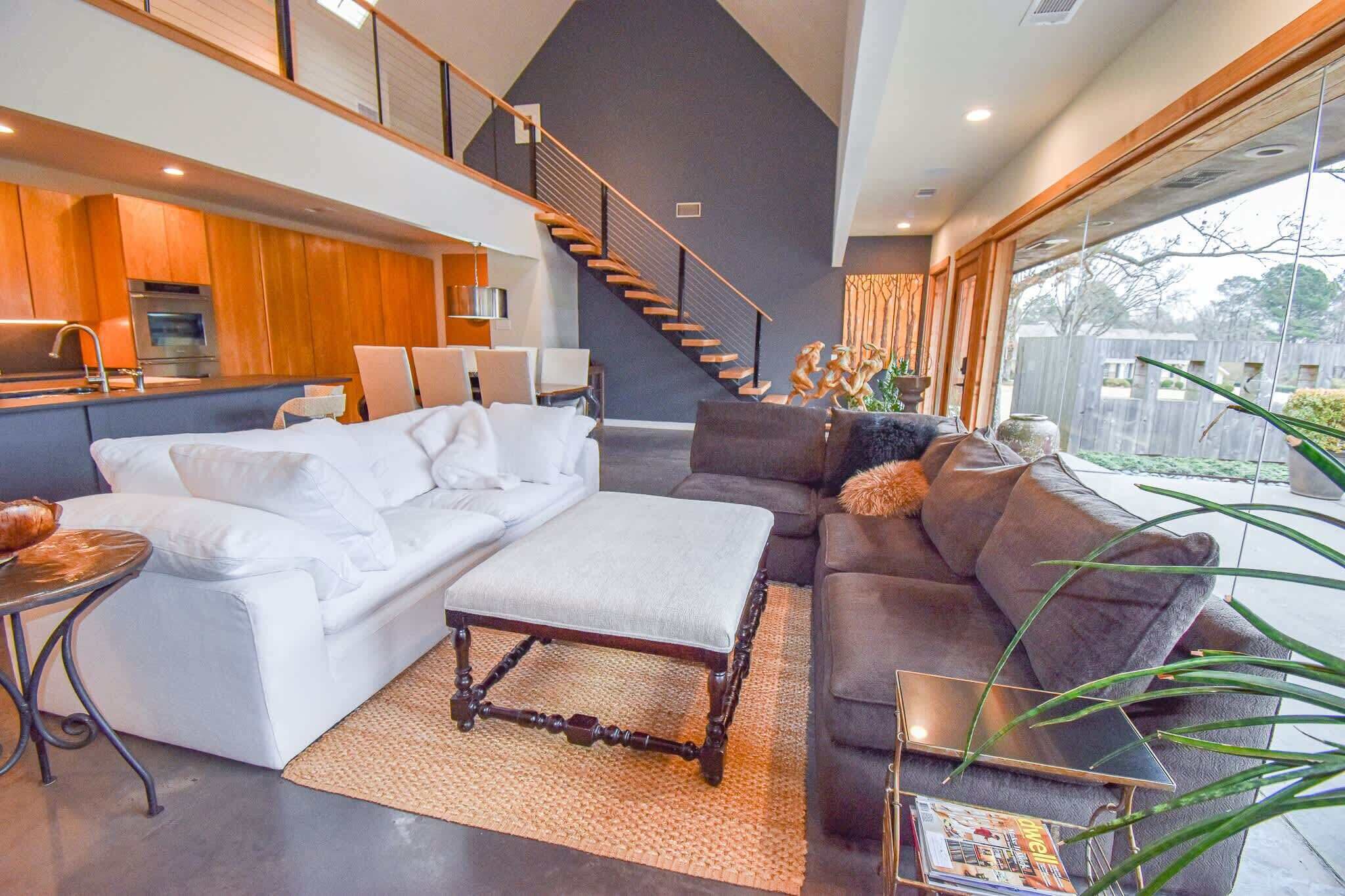 TV, fireplace, offices