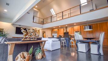 Televisión, chimenea, oficina