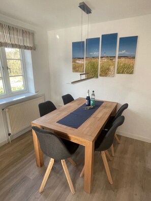 Dining - Vacation apartment "Haus Tarje" Your family vacation in the heart of the island of Amrum (Nebel / Amrum)