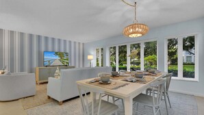 Dining - BEACH BREEZE - Olde Naples Condo Steps to the Beach! (Naples)