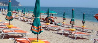 RS304 - Marcelli, new beachfront bilo with beach included