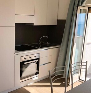 Fridge, oven