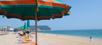 RS304 - Marcelli, nuovo bilo fronte mare con spiaggia inclusa