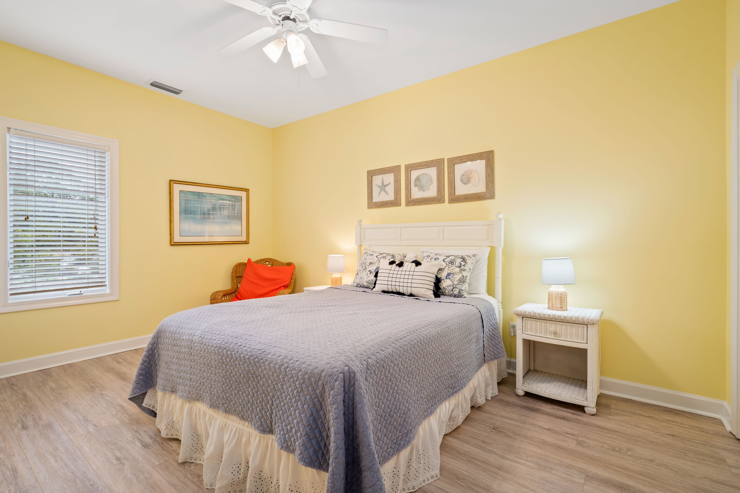 5 bedrooms, WiFi, bed sheets