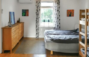 4 makuuhuonetta, vauvan matkasänky, ilmainen Wi-Fi