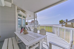 屋外ダイニングエリア