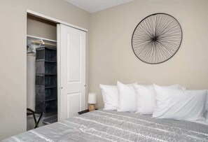 5 bedrooms, desk, travel cot, WiFi