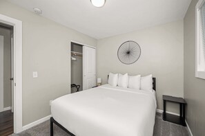 5 bedrooms, desk, travel cot, WiFi