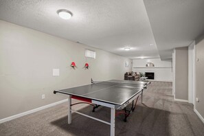 Game room - Post Falls Retreat  I  Beautiful Family Home! (Post Falls)