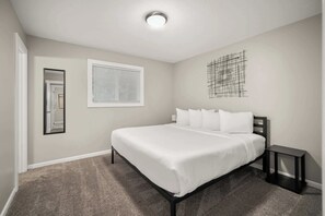5 bedrooms, desk, iron/ironing board, travel crib - Post Falls Retreat  I  Beautiful Family Home! (Post Falls)
