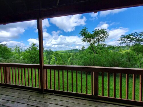 E102 · Winterplace Condo Ski in Ski out First Floor E102