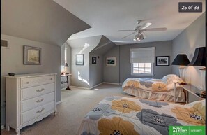 3 bedrooms, WiFi - Cape Cod in Heart of Dundee (Omaha)