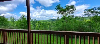 E104 · Winterplace Ski in Ski out condo First floor! E104