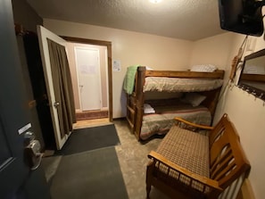 3 Schlafzimmer, Schreibtisch, Bügeleisen/Bügelbrett, WLAN
