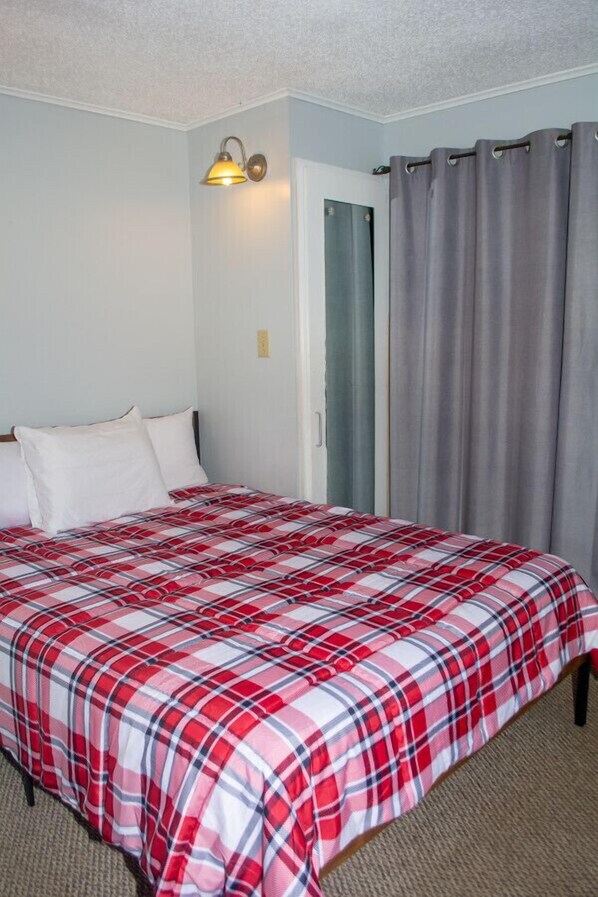3 bedrooms, desk, iron/ironing board, WiFi