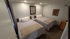 3 habitaciones, escritorio, tabla de planchar con plancha y wifi 