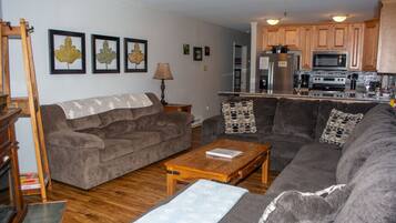 Televisión y chimenea