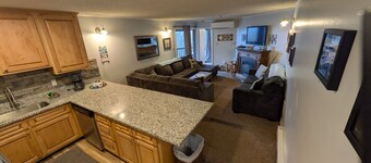 D103 · Winterplace Ski in Ski out condo First floor! D103