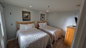 3 bedrooms, desk, iron/ironing board, WiFi