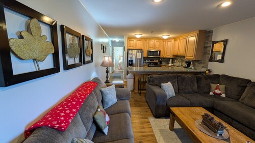 D104 · Winterplace Ski in Ski out condo First floor! D104