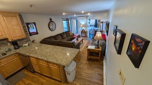 D104 · Winterplace Ski in Ski out condo First floor! D104