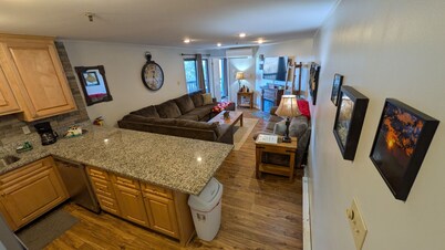 D104 · Winterplace Ski in Ski out condo First floor! D104