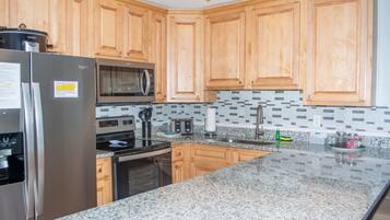 Refrigerador, microondas y horno