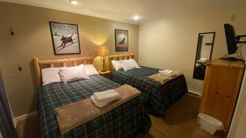 3 habitaciones, escritorio, tabla de planchar con plancha y wifi