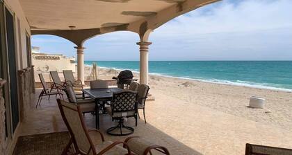 BEAUTIFUL Oceanfront. Huge Kitchen. Pet Friendly