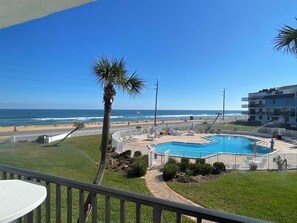 Outdoor pool - Charming 2-bedroom condo in delightful Flagler Beach with AC, WiFi (Flagler Beach)