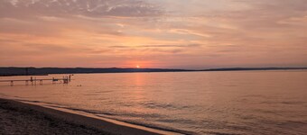 Secluded in the City, "Downtown Studio Steps from Beach & Adventure!"