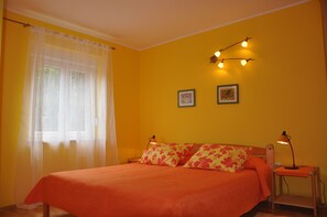 1 habitación, tabla de planchar con plancha, wifi y ropa de cama 