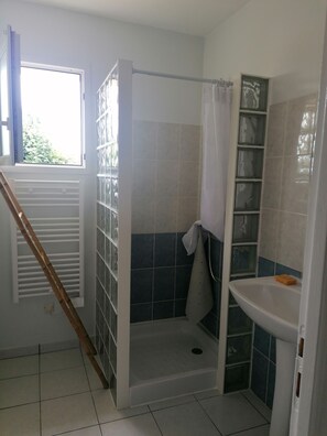 Shower, hair dryer - Nice house near the Vendée beaches (Saint-Hilaire-la-Forêt)