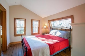 2 bedrooms, iron/ironing board, WiFi, bed sheets - Rustic, Private, Cozy Cabin Getaway in Mountains of Big Canoe (Big Canoe)