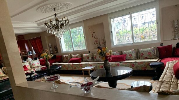 A living room with a sofa set, a coffee table, and a chandelier. - Villa 100m from the beach (Mohammedia wilaya de Casablanca)