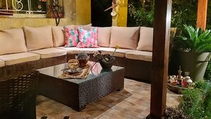 A cozy living area with a sofa, a coffee table, and decorative items. - Villa 100m from the beach (Mohammedia wilaya de Casablanca)