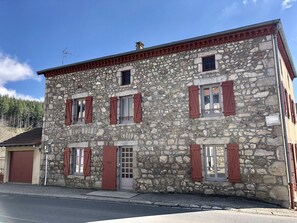 Exterior - Le Val Danse - Maison de Caractère de 1870 - Entièrement Rénovée en 2020 (Saint-Anthème)