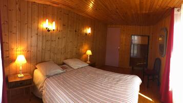 4 chambres, fer et planche Ă repasser, lit parapluie, draps fournis