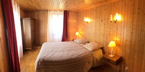 4 bedrooms, iron/ironing board, travel cot, bed sheets