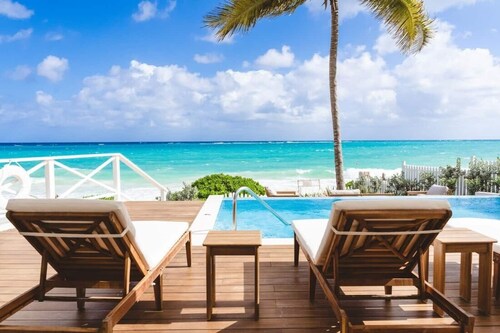 Queens Cottage 4-Beachfront Villa - Swimming pool, staff, Newly refurbished!
