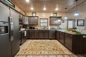 Fridge, microwave, oven, stovetop - Near Dollywood & attractions, secluded & quiet, w/ outdoor fireplace & fire pit! (Pigeon Forge)