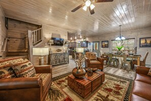 تلفزيون ذكي، مدفأة، كُتُب